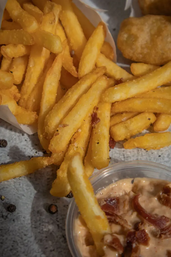 crispy fries, baconnaise
